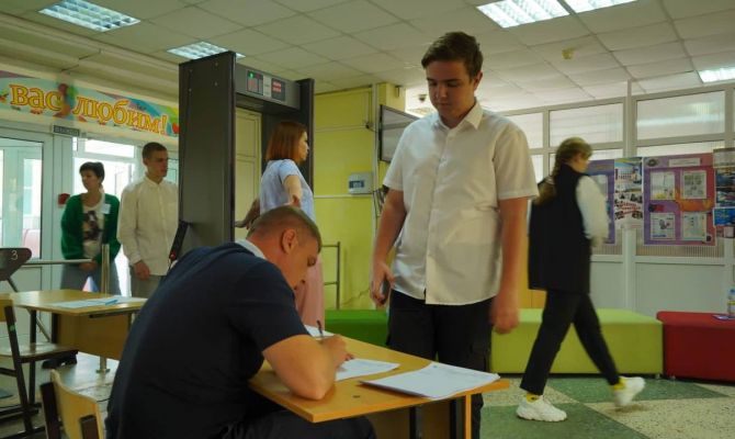 Наблюдатели рассказали о подозрительной одежде выпускников во время ЕГЭ