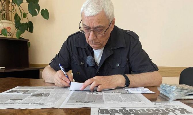 Эксперт с 50-летним стажем рассказал, как понизить тембр голоса