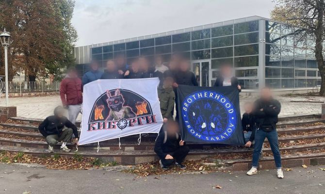Группу фанатов «Арсенала» обвиняют в экстремизме: они отправились на СВО