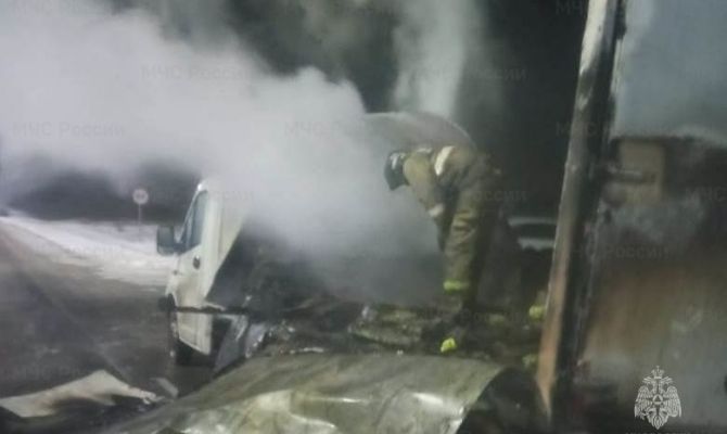 Тульские пожарные приютили водителя сгоревшей ГАЗели