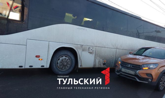 На проспекте Ленина в Туле утром произошло сразу два ДТП с автобусами