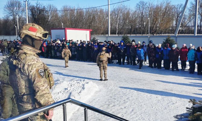 Появилось видео рейда по мигрантам на складе мясокомбината под Ефремовом