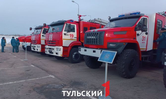 Глава МЧС передал тульским спасателям новое оборудование и технику