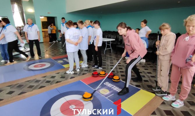 От шаффлборда до кульбутто: в Туле проходит фестиваль спортивных игр для пенсионеров и инвалидов