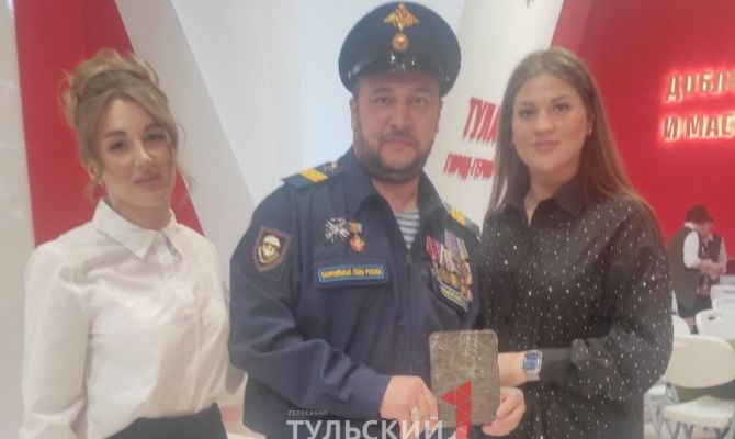 Ветеран СВО подарил Музею обороны Тулы икону-талисман