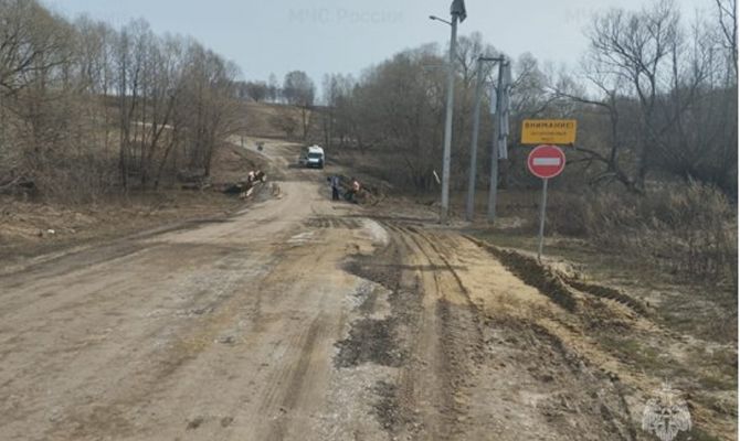 Низководный мост под Ясногорском освободился от воды 