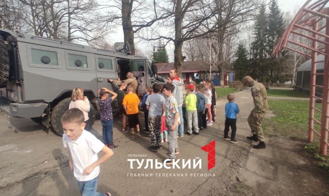 Дети из Белгорода подружились с тульскими росгвардейцами