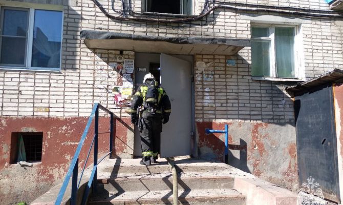 При пожаре в пятиэтажке в Щекине эвакуировали 10 человек