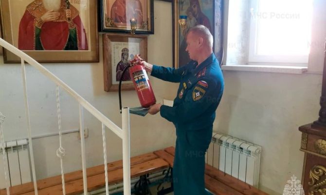 Сотрудники МЧС проверили безопасность в тульских храмах в канун Пасхи