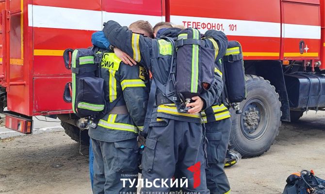 Сотрудники "пожарного спецназа" рассказали о самых сложных случаях на работе