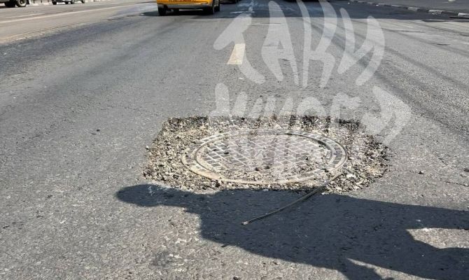 На улице Советской в Туле кусок арматуры пробил днище "Лады Приоры"