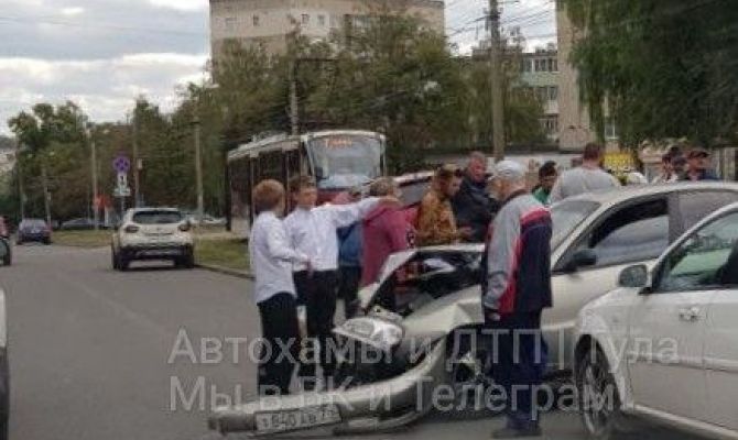 В Туле на ул. Металлургов Chevrolet выехал на встречную и столкнулся с Toyota