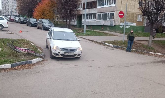 В Туле на улице Фрунзе Renault Logan сбил велосипедиста