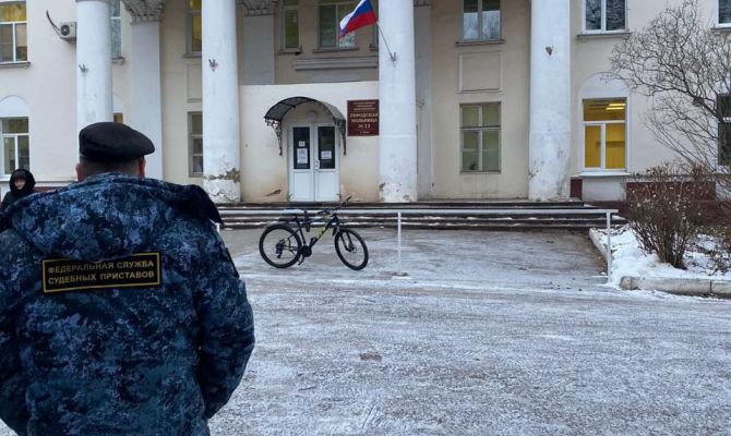 Напавшего с ножом на полицейских туляка заключили под стражу