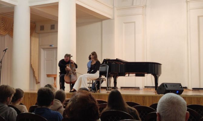 В Туле прошел мастер-класс известного виолончелиста и дирижера Сергея Ролдугина