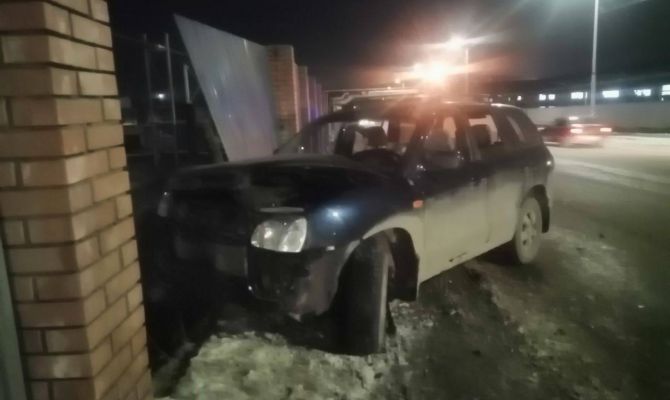 В Туле на ул. Новотульская Hyundai врезался в забор