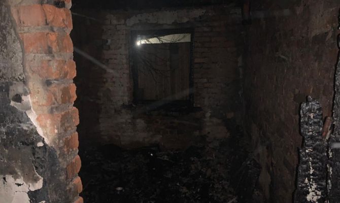 Следком выясняет причины гибели человека на пожаре в Ясногорском районе