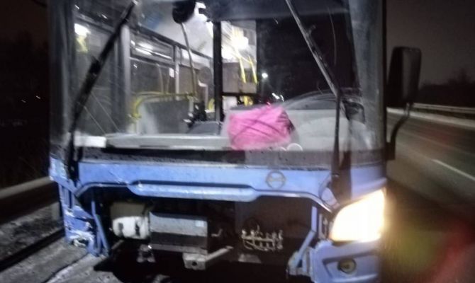 В Туле на Щекинском шоссе произошло массовое ДТП с пассажирским автобусом