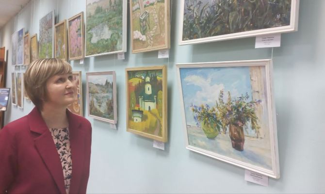 В Туле в областной библиотеке открылась выставка «Живописные тропы перекрестков души»