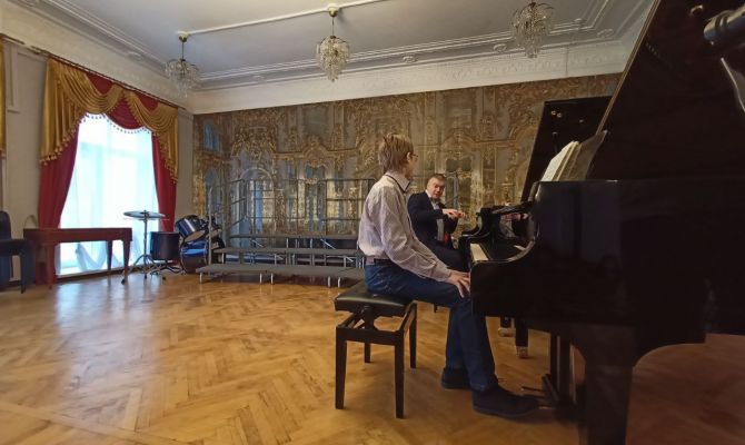 Виртуоз Андрей Шибко научил туляков играть Сергея Рахманинова