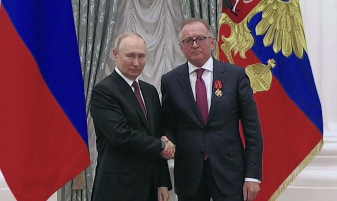 Владимир Путин наградил гендиректора «Тулаточмаш» орденом Александра Невского