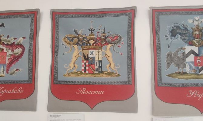 Тулякам рассказали, почему на гербе Льва Толстого изображены шахматы и турецкий тюрбан