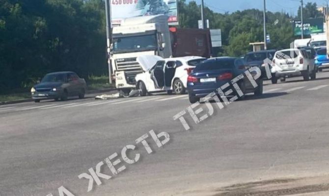 В Туле на перекрестке улицы Рязанской и Городского переулка из-за ДТП образовалась пробка