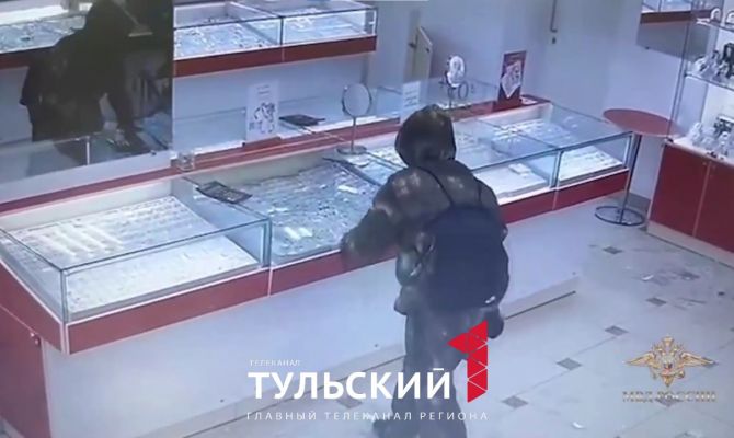 Грабители ювелирного магазина в Узловой попали на видео