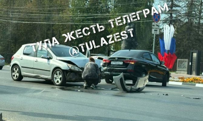 В Туле после столкновения «Changan» и «Peugeot» одного из водителей увезли в больницу 