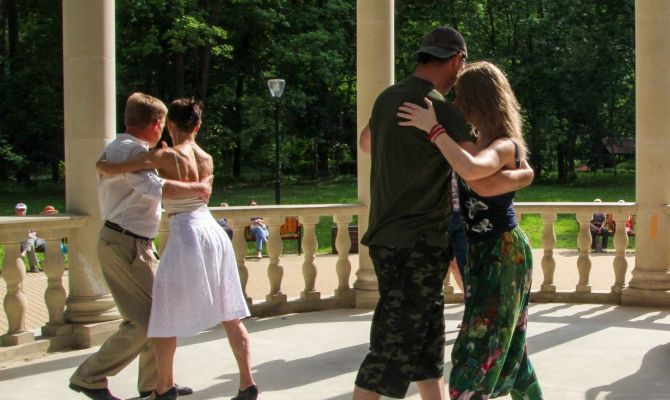 Туляков приглашают на бесплатные занятия танго