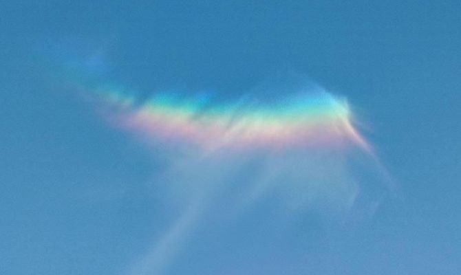 Туляки заметили в небе редкие радужные облака