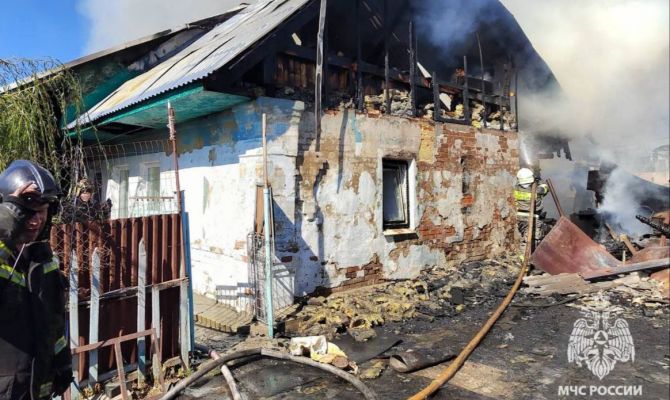 В деревне под Тулой загорелся частный дом