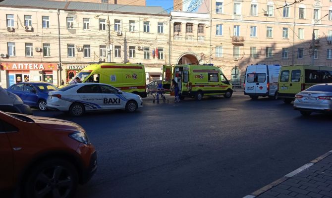 В центре Тулы столкнулась машина скорой помощи и легковушка