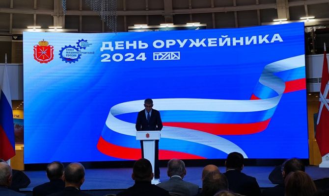 Губернатор Дмитрий Миляев наградил отличившихся оружейников