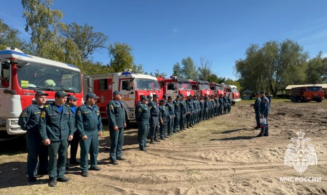 Тульские спасатели спасли от огня жителей деревни в ЛНР