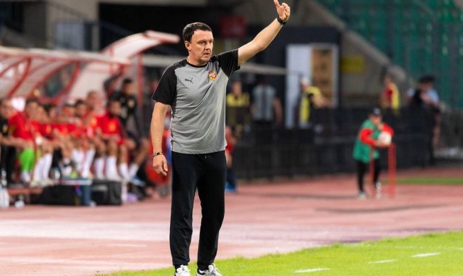 Дмитрий Миляев наградил главного тренера «Арсенала» Александра Сторожука