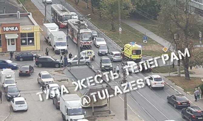 На улице Кирова в Туле произошло тройное ДТП