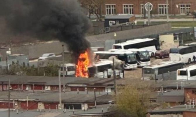На улице Щегловская засека в Туле загорелся автобус