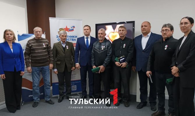 В Туле вручили медали "Отец солдата"