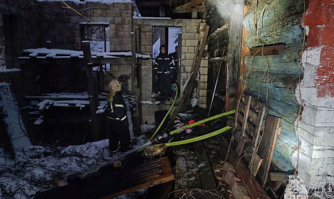 На улице Циолковского в Туле загорелся частный дом