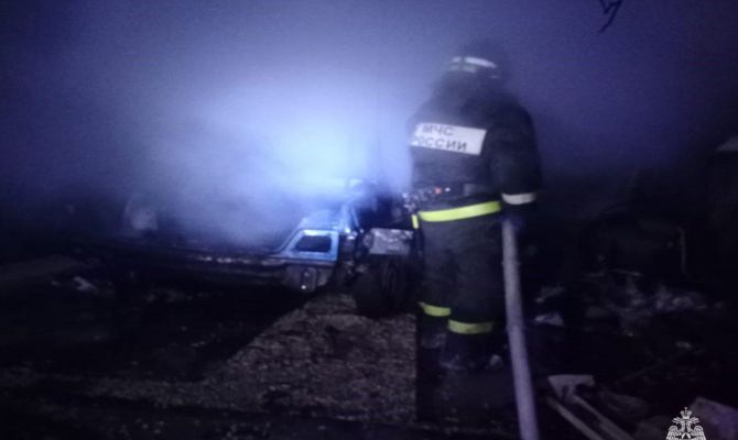 В Новомосковске загорелось заброшенное здание