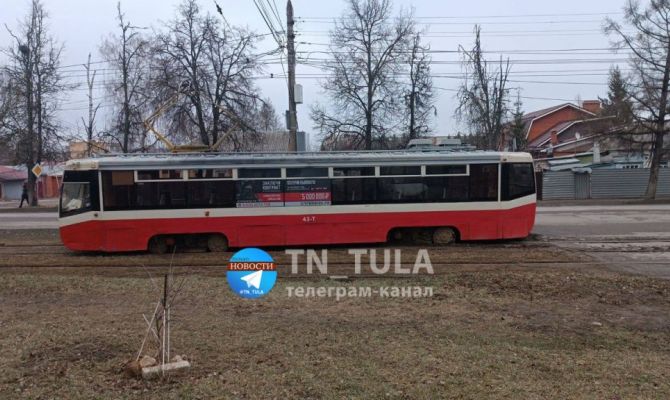 В Туле на улице Станиславского два трамвая сошли с рельсов