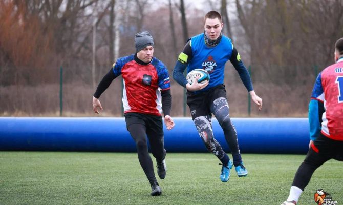 В бесснежной Туле прошел фестиваль по регби на снегу