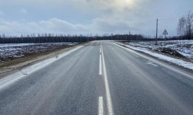 В Белевском районе на 123-м километре трассы "Калуга-Орел" перевернулась легковушка