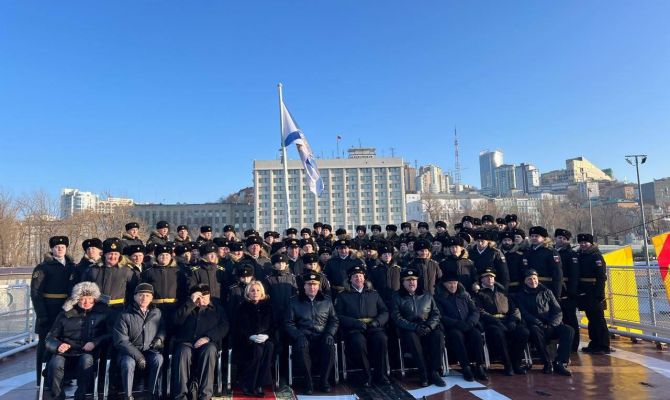 Тульская делегация во Владивостоке посетила «Варяг»