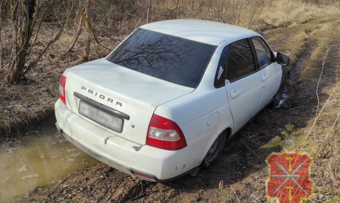 В Большой Туле двое мужчин угнали "Ладу Приору"