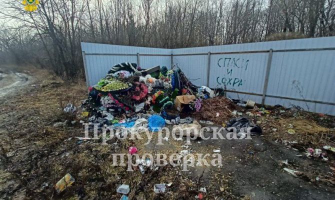 На кладбище в Тульской области разрастается стихийная свалка