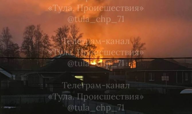 В тульском поселке Медвенки загорелся частный дом