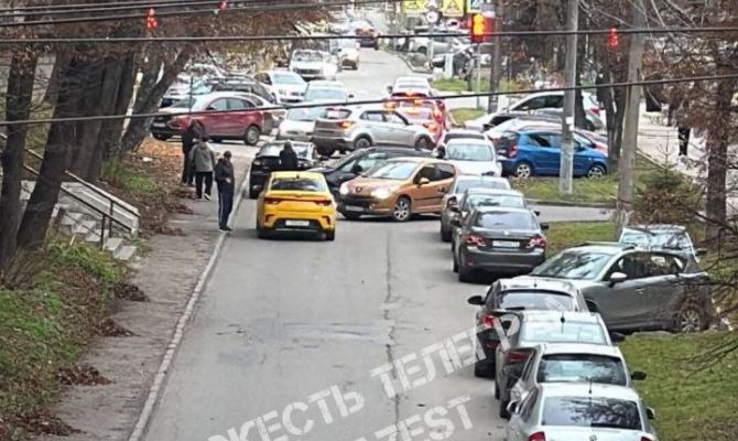 На улице Халтурина в Туле произошло тройное ДТП