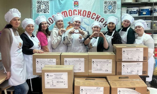 Жители Новомосковска передали гуманитарную помощь бойцам СВО